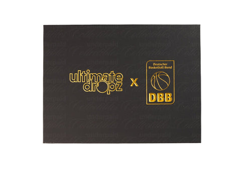 Trophy Team Card - Ultimate Dropz x DBB 2023 World Champion Edition - Wohltätigkeits-Sammelkarte - underpaidcollectibles